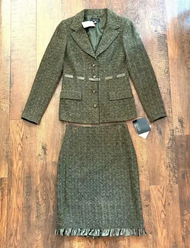Rickie Freeman TERI JON two piece skirt suit, size 2, NWT Green