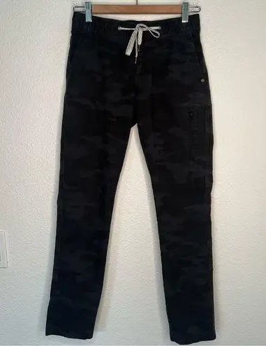 Vuori  Ripstop Pant Black Camo extra small