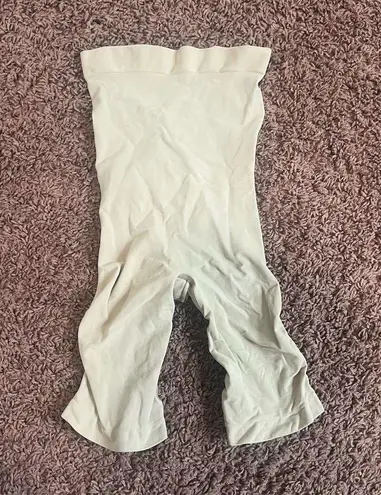 SKIMS Women's Seamless Sculpt Bodysuit Beige Size Medium Shaping Tights NWOT