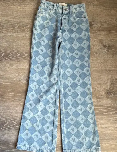 NEW NANUSHKA Zoey logo