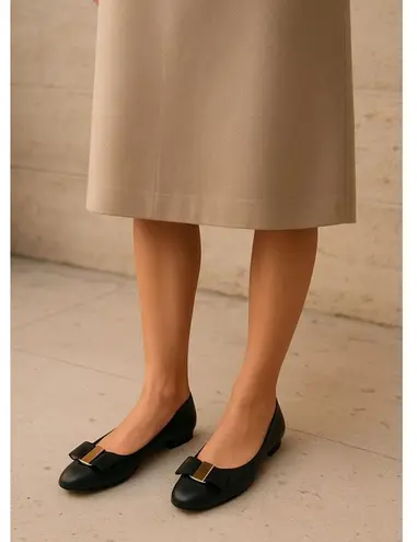 Bruno Magli Classic Bow Flats Elegant Minimalist Italian Workwear Spring Summer Black Size 7.5