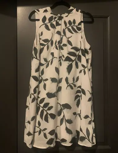 BB Dakota White and Black Floral Dress Size Large