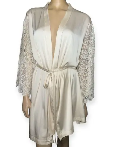 Yoana Baraschi women’s Cream Lace Robe Satin-Like size M