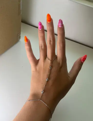 CaitlynMinimalist Hand Chain 