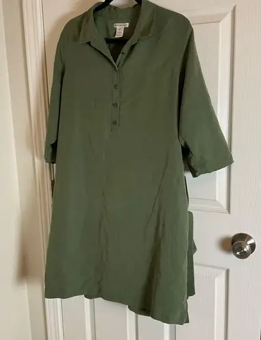 Reynah Couture Green Button