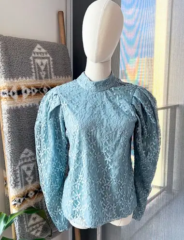 WAYF Elan Blue Lace Long Puff Sleeve Mockneck Blouse Top Women’s Size Small