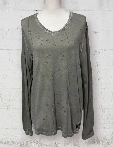 Jeans by Buffalo I  | Olive Green Splatter Print V-Neck Long Sleeve Shirt Size M