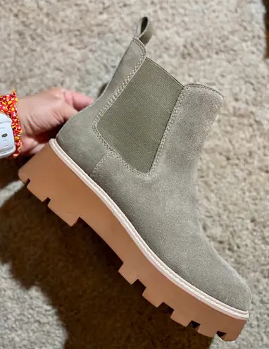 Dolce Vita Jaelyn Sage Suede Chelsea Boots