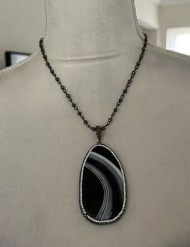 VINTAGE BLACK & WHITE SLICED AGATE PENDANT NECKLACE RESORT WEAR SUMMER
