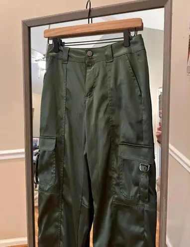Women's Love On Fire Cargo Pants Size S Green