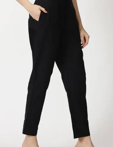 EXPRESS  Black Cropped Women's Pants Size 2S - Image 1
