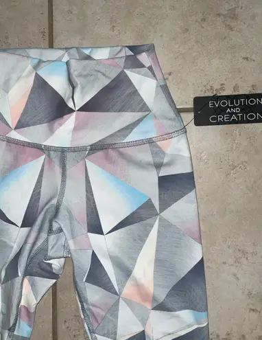 Evolution and creation  Cropped Leggings