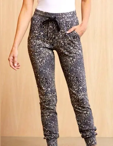 Sundry  Gray Leopard Print Cropped Pocket Jogger NWT medium (size 2) thumbnail 1