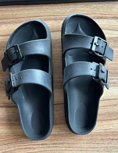 Comfortable recovery style slip on flip flop sandals Black Size 6