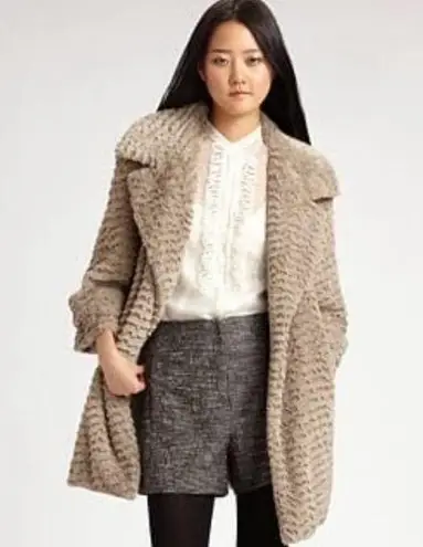 Cynthia Steffe ruffled faux fur beige tan winter coat size medium EUC