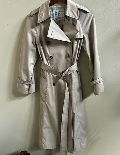 London Fog  Double Breasted Trench Coat in Beige Tan size Medium 6 petite