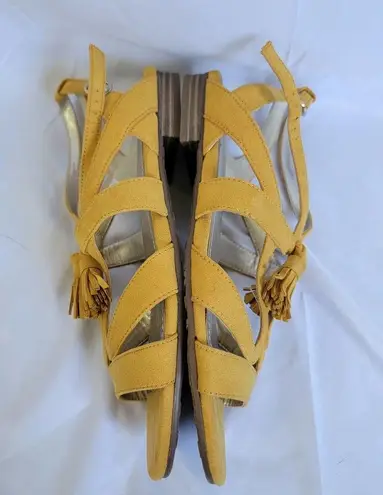 Anne Klein  NWOB Noreena Golden Yellow Flat Tassel Boho Women's Sandal Size 6