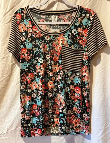 Honey & Lace short sleeve top mixed floral and striped print NWT Sz M Black Size M