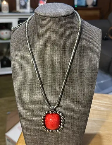 Beautiful bold silver, chain, and pendant. This is a gorgeous piece.