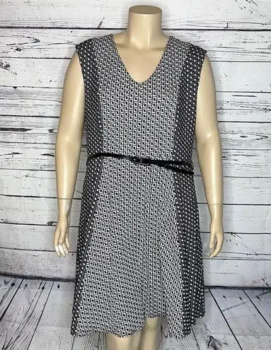 Lane Bryant  NWT Size 22/24 Black & White Geometric Skater Sweater Dress w/ Belt