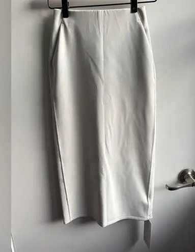 Lululemon  NEW WITH TAGS Softstreme HR Midi Skirt - Image 2