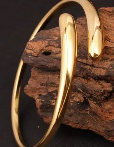 Gold Bypass Minimalist Bracelet, Sculptural Open Bangle, Modern Polished Metal