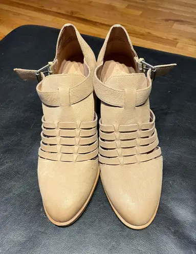 Caslon NWOT Nude Neutral Cutouts Breatheable All LEATHER Laser perforated Cutoffs Ankle Booties