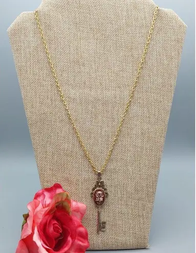 Vintage 24” Textured Gold Tone Chain with Key Pendant Ceramic Owl Cameo