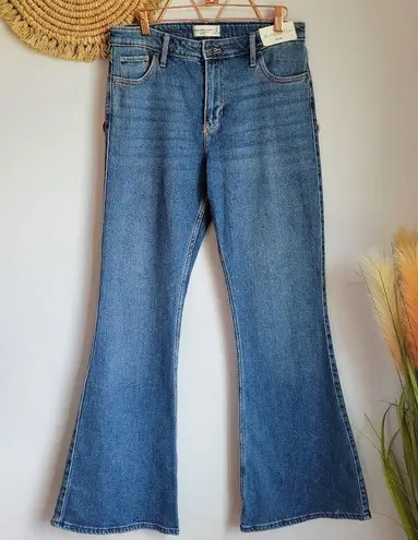 Abercrombie & Fitch , New, High Rise 70's Vintage Flare Blue Jeans, Size 29 8