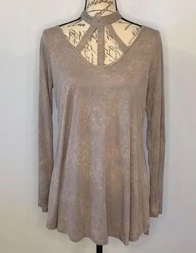 Andree by Unit Andreé by Unit stretch knit top with cutout neckline and back tie M