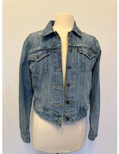Levis Light Wash Denim Jacket Womens FITS LIKE SMALL (Tagged as Large) Blue