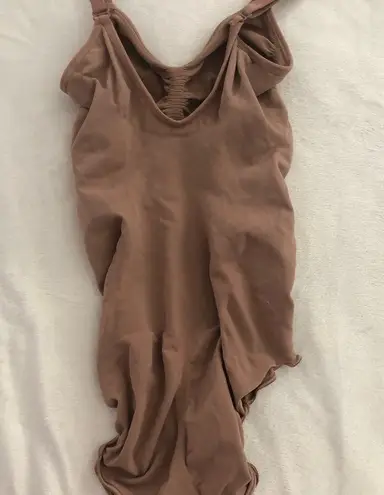 SKIMS NWOB SCULPTING BODYSUIT W. SNAPS