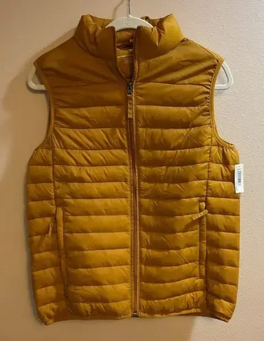 Amazon essentials, puffy vest, extra small new with tags. Size XS