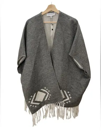 Cupcakes and Cashmere NWT Jordy Med Heather Jacquard blanket poncho Retails $140