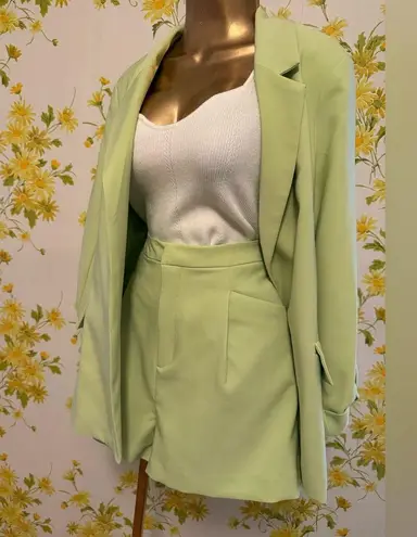 NWOT Modern Green 3/4 sleeve blazer and short size M Size M