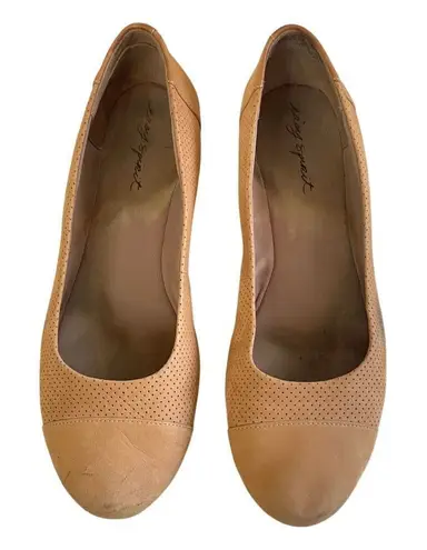 Easy Spirit Dalee Wedge Pumps in Breathable Natural Tan, Size 9.5