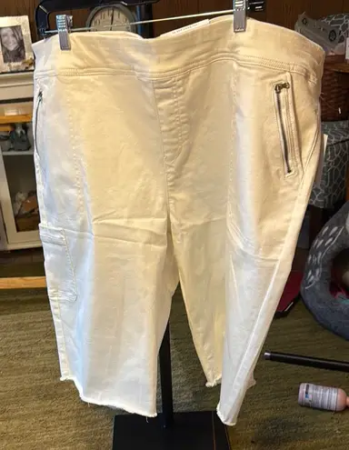 Westbound woman, 24 white Cropped Pants new with tags