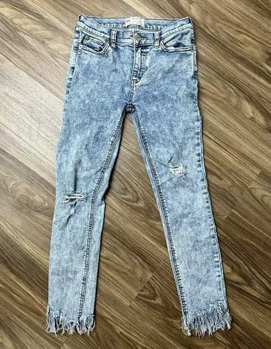 Free People  Size 25 Great Heights Frayed Hem Skinny Jeans Distressed Low Rise