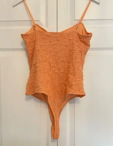 Elodie NWT V-Neck Textured thin strap snap body suit size medium light orange