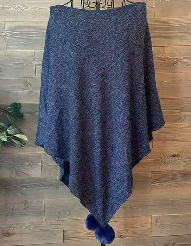 Gorgeous, scoopneck or off the shoulder poncho Blue