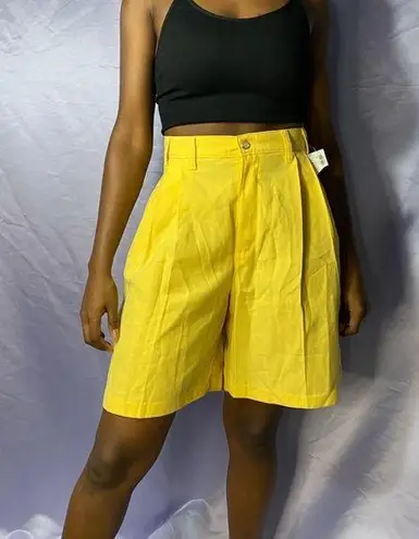 Bermuda Vintage 90s High waisted yellow  shorts