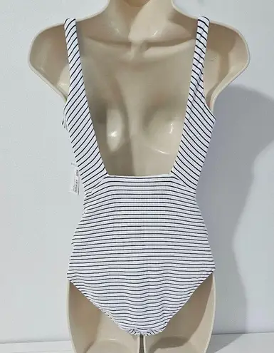 Lululemon  Waterside Square Neck One Piece Swimsuit *Smocked Women's Size 6