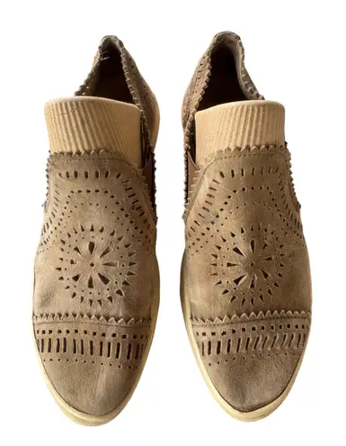 Seychelles Suede Cutout Slip On Sneakers Casual Shoes Tan Beige 9.5