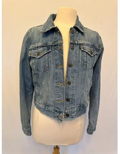 Levis Light Wash Denim Jacket Womens FITS LIKE SMALL (Tagged as Large) Blue