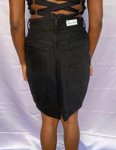 Vtg high waisted black denim skirt size 11