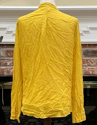 BCBGMAXAZRIA 100% silk  yellow sheer button-down top/M/Excellent cond.