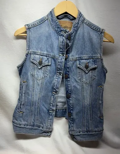 Levi Strauss Signature Women's Denim Vest Sleeveless Button Front Collared Blue
