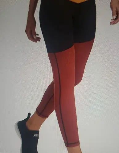 We Wore What  COLORBLOCK SPLICE LEGGINGS