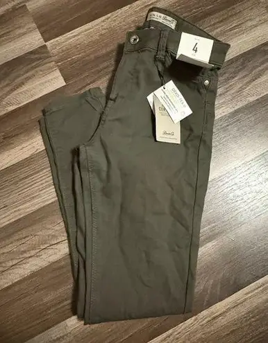 Denim&Co Green Chinos Versatile Style Size 4