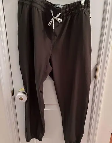 Vuori WEEKEND JOGGERS ARMY GREEN